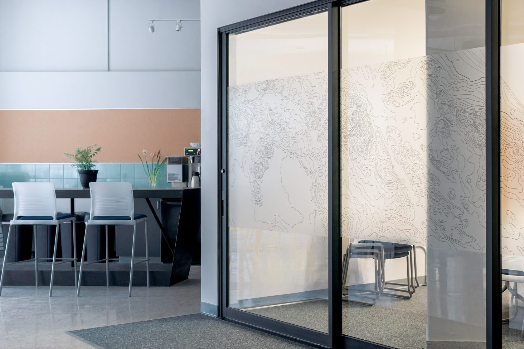 Nowoczesne wnętrze biurowe po realizacji fit-out